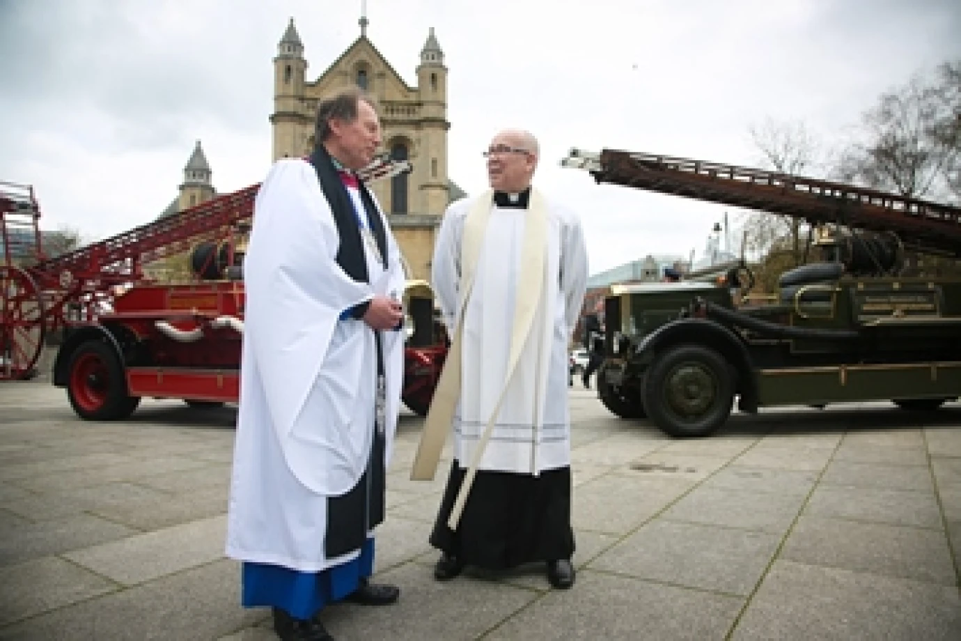 Belfast remembers dead and wounded of the Blitz