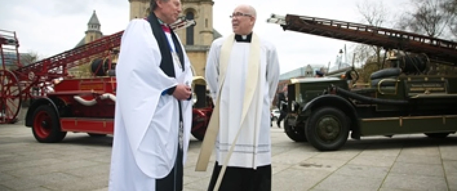 Belfast remembers dead and wounded of the Blitz