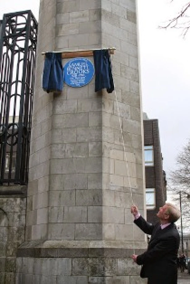 First ‘Black Santa’ honoured with blue plaque