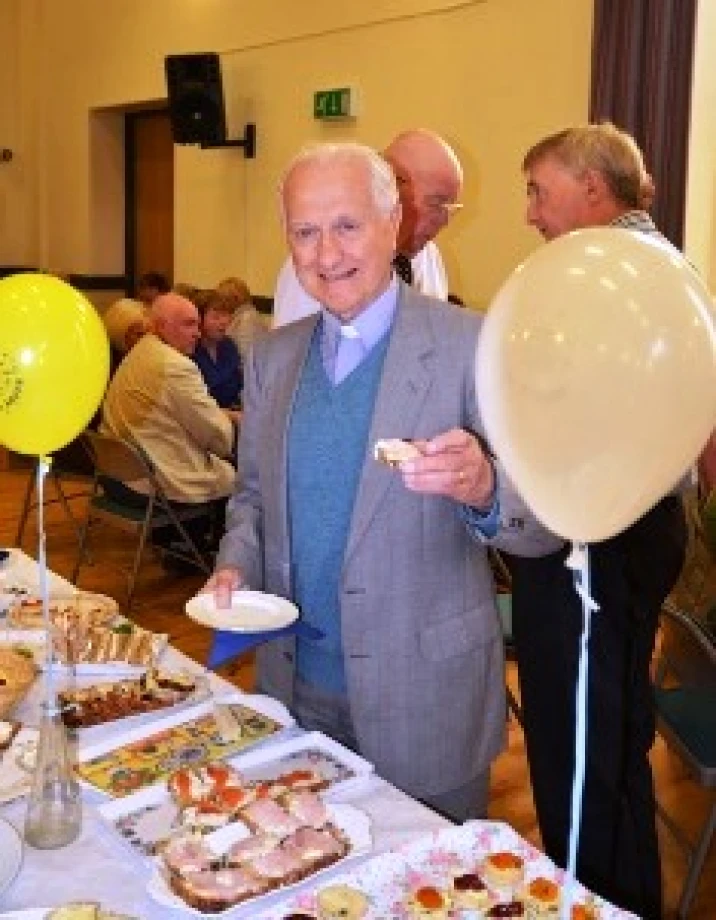 Holywood friends celebrate with Canon Jim Sims