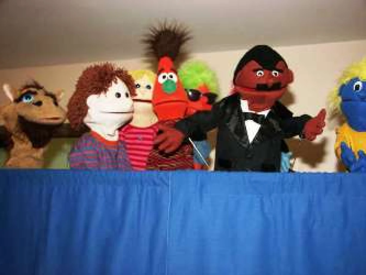 The Cracked Pot Puppets