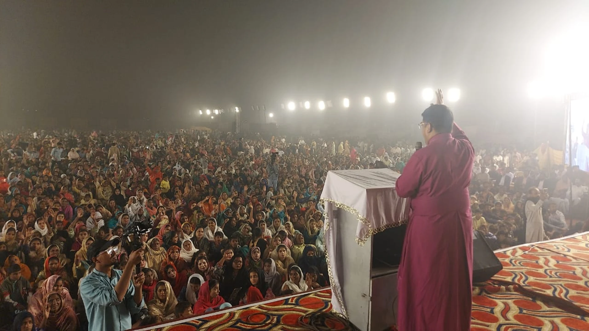 Bishop Leo addresses a large Christmas March rally at the Cathedral